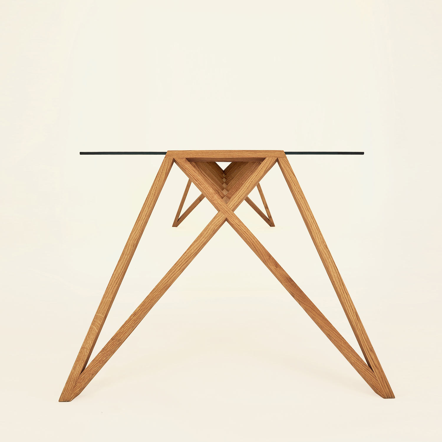 wooden table ponte